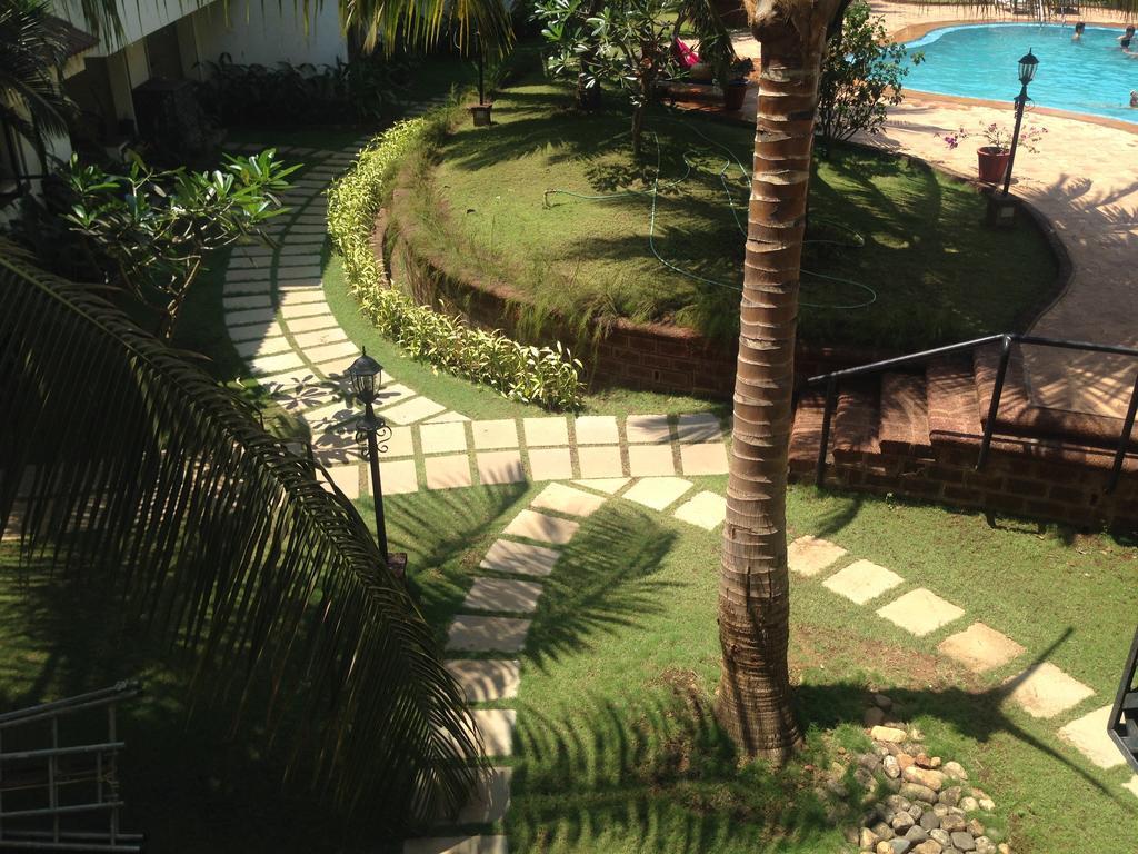 Pool And Garden Facing Apartment In Riviera Foothills Near Baga, Арпора Экстерьер фото